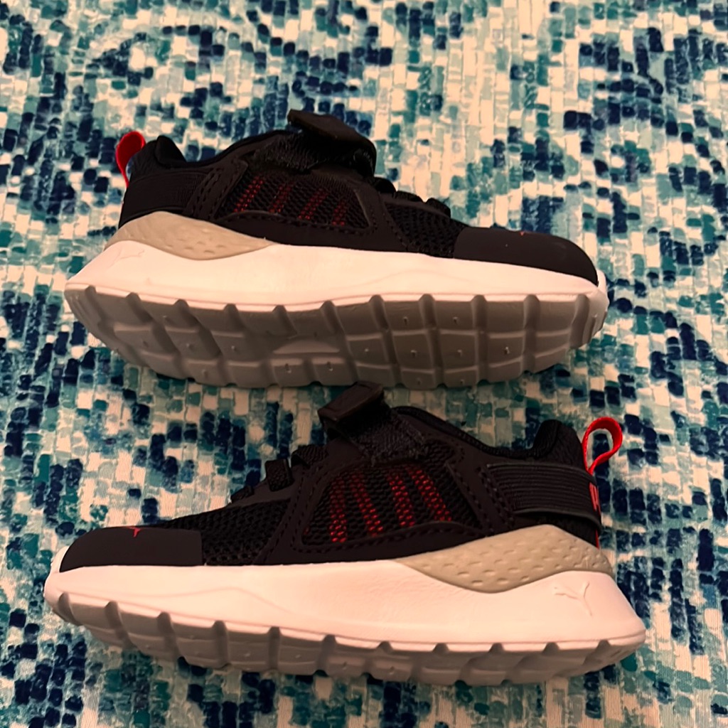 Nwot Puma Navy Blue Sneakers